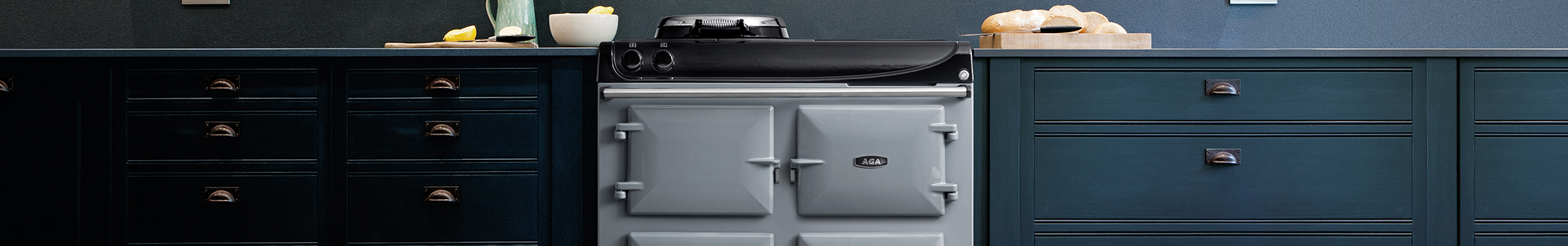 AGA er3 Series 100 in Dove with navy cabinets 